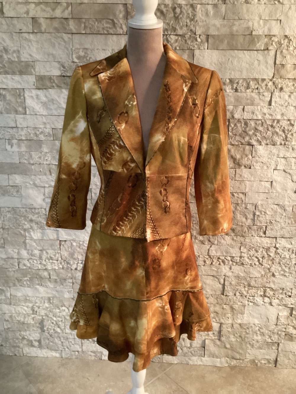 Alberto Makali Chain Printed Skirt Suit